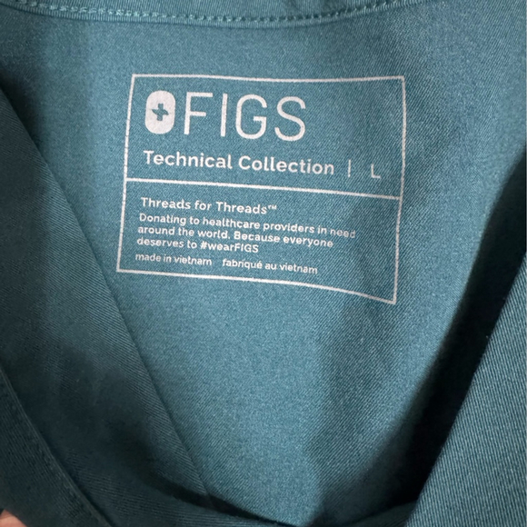 FIGS Technical Collection Scrub Set – L Top & S Joggers | Deep Teal - Picture 6 of 16